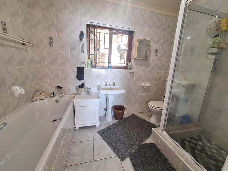 4 Bedroom Property for Sale in Hartenbos Heuwels Western Cape